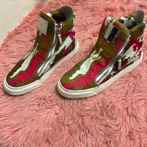 Giuseppe Zanotti calf skin multi color zip pull sneakers( IN STORAGE) - Picture 2 of 5